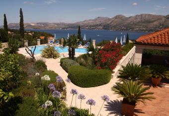 Villa Alegria Cavtat allows 18 year olds to book a room