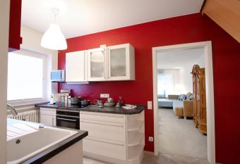 Evergreen Chalet has Balcony rooms