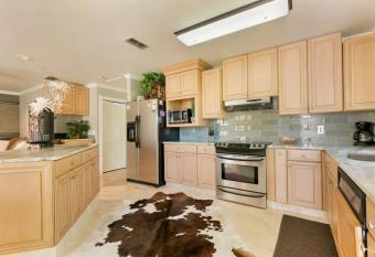 #1 Island Hideaway has Balcony rooms