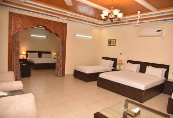 Al-Fateh Hotel has Balcony rooms