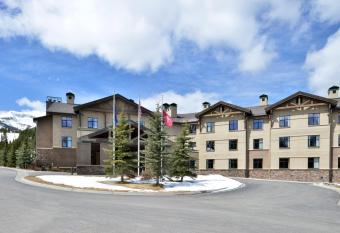 The Lodge at Big Sky has rooms with a private hot tub