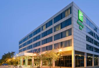 Holiday Inn Milton Keynes Central, an IHG Hotel has Balcony rooms