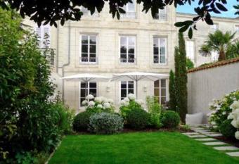 Entre Hotes has Balcony rooms