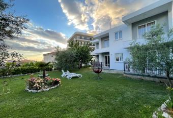 Sea Garden Apartments has Balcony rooms