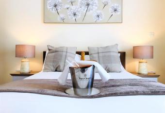 Ice House Apartments has Balcony rooms