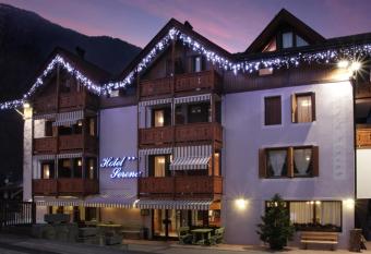 Hotel Serena has Balcony rooms