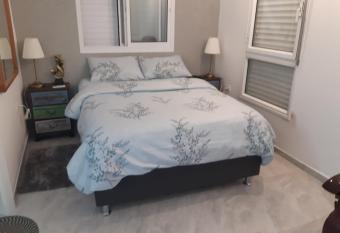 Studio avraham allows 18 year olds to book a room