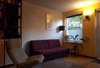 De Hazelaar has Balcony rooms