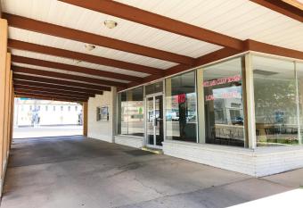 Appletree Inn allows 18 year olds to book a room