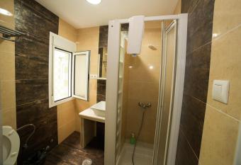 Hospedaje Lisboa Algeciras allows 18 year olds to book a room