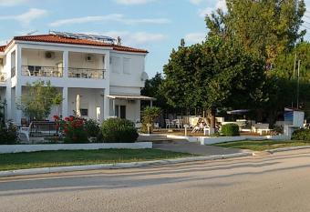 Apocalypsis Studios-Apartments has Balcony rooms