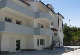 Apartments and Rooms Stipe has Balcony rooms