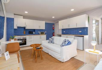 Set  bal Downtown Blue has Balcony rooms