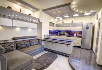 Riviera Apartments -                                             has Balcony rooms