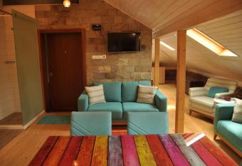 Ema Artistic House has Balcony rooms