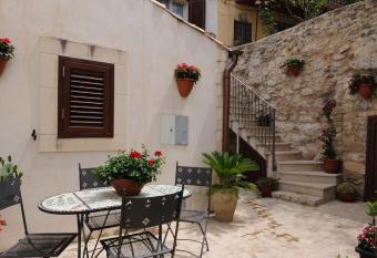 Bed & Breakfast Scicli has Balcony rooms