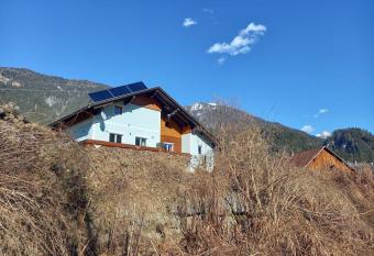 Alie Gusta has Balcony rooms