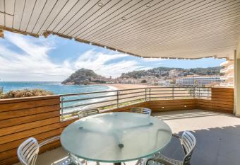Tossa de Mar Beach has Balcony rooms