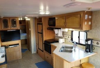 081 Cozy Yukon Camper nr Grand Canyon Sleeps 4 allows 18 year olds to book a room