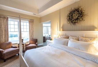 The Inn at Cobble Beach has Balcony rooms