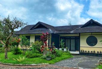 Designer Villa Osaka has Balcony rooms