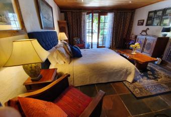 Hawley House has Balcony rooms