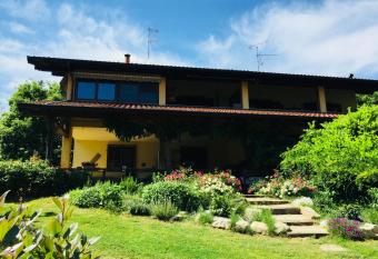 Appartamento Bella Vista -Malpensa Airport-Leonardo Accademy has Balcony rooms