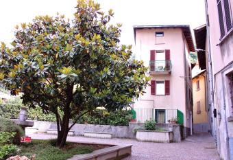 LA MAGNOLIA Guests House has Balcony rooms