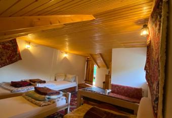 Etno-house Lukomir has Balcony rooms