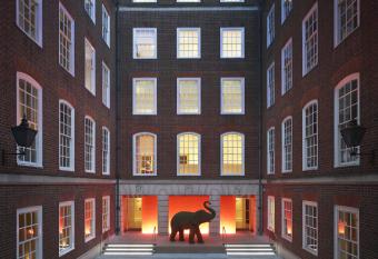 Apex Temple Court Hotel has Balcony rooms