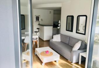 Les terrasses has Balcony rooms