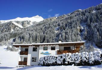 Gletscherchalet has Balcony rooms