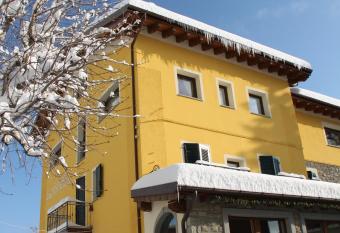 Hotel Gabriella has Balcony rooms