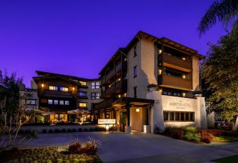 The Ambrose has Balcony rooms