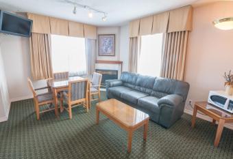 Ramada by Wyndham Thunder Bay Airlane Hotel allows 18 year olds to book a room