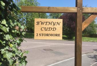 Bwthyn Cudd allows 18 year olds to book a room