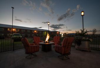 Hotel Parker at Quarter Circle 7 allows 18 year olds to book a room