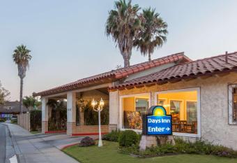 Days Inn by Wyndham Camarillo - Ventura has Smoking rooms