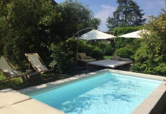 Il Giardino Segreto allows 18 year olds to book a room