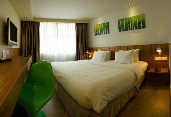 French Hotel allows 18 year olds to book a room