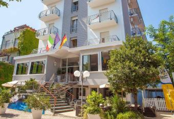 Hotel New Castle has Balcony rooms