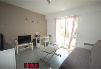 Darmaillacq Studio avec Balcon, parking, Netflix has Balcony rooms