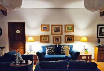 Villa SueGo Azul B&B allows 18 year olds to book a room