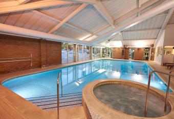 DoubleTree by Hilton Newbury North allows 18 year olds to book a room