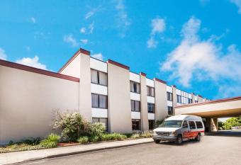 Clarion Hotel & Conference Center Lansing West has Balcony rooms