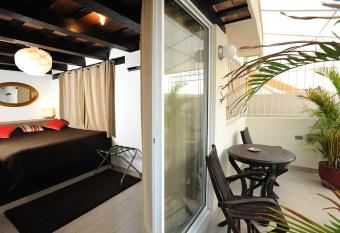 Casa Naemie has Balcony rooms