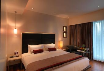 Spree Shivai Hotel Pune has rooms with a private hot tub
