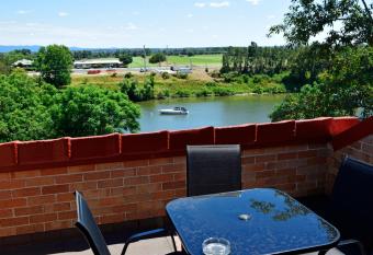 Windsor Terrace Motel has Balcony rooms