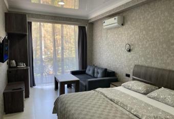 Golden Lion has Balcony rooms