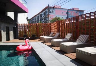 De Coz   Hotel has rooms with a private hot tub